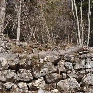 Polvirara muretti di confine