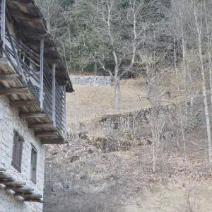 Plan di Tiviei muretti a secco contenevano le mulattiere