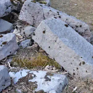 Plan di Tiviei qui c era uno stavolo con le belle pietre dello stipite