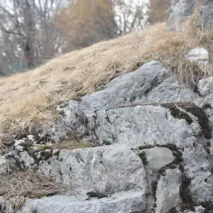Plan di Tiviei roccia tagliata a scalini