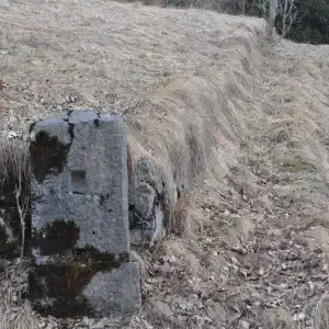 Plan di Tiviei sentiero con muretto a secco