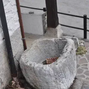 Una piere dall ont un contenitore per il burro fuso in una epoca senza frigoriferi